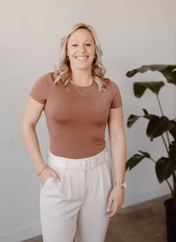 Chelsea Steen, listing agent